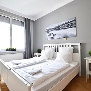 Appartement Standerd By Hi5 - Lovag Family, Budapest